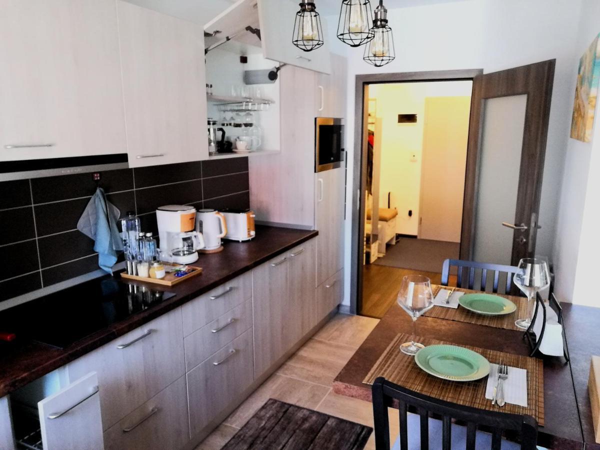 Wooden Touch Apartment *