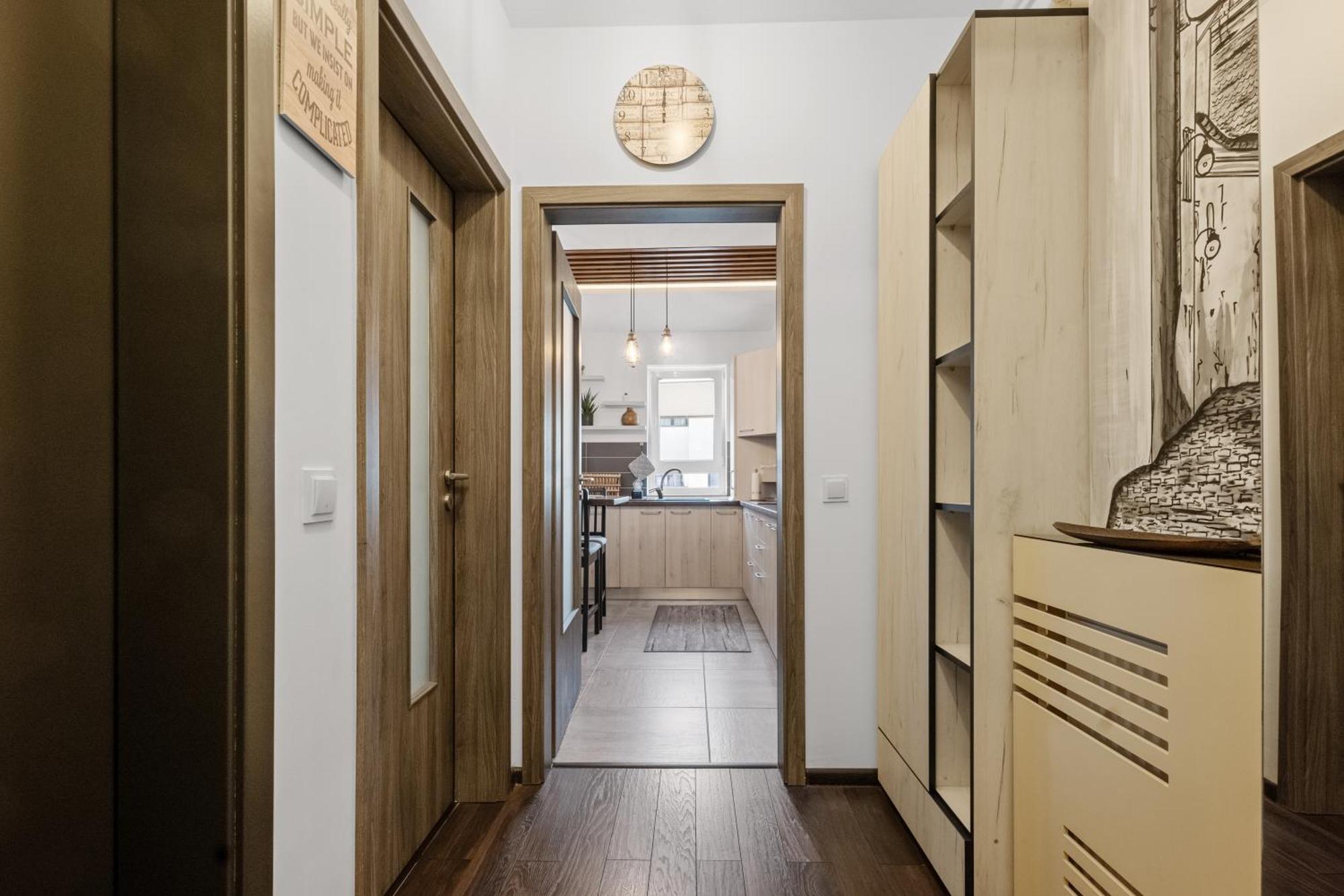 Wooden Touch Apartment *